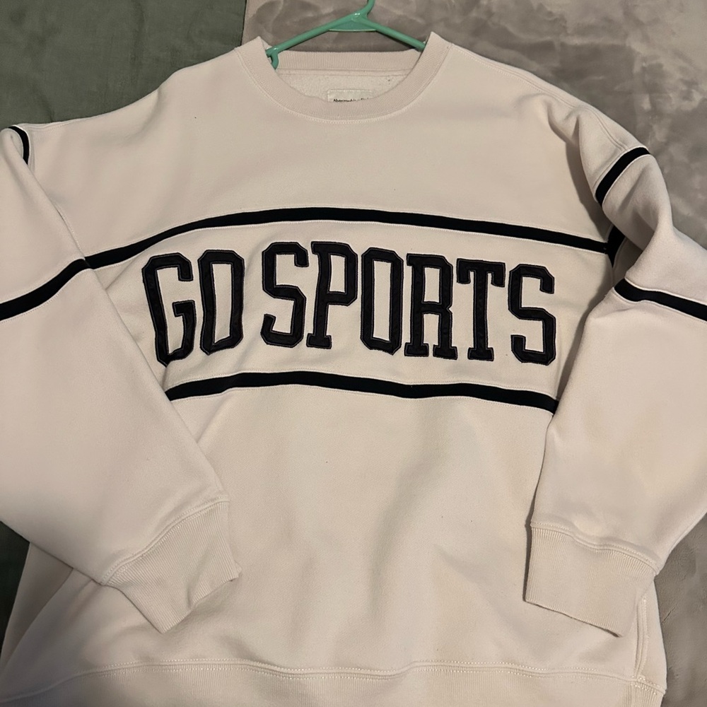 Abercrombie & Fitch White Crewneck Sweater